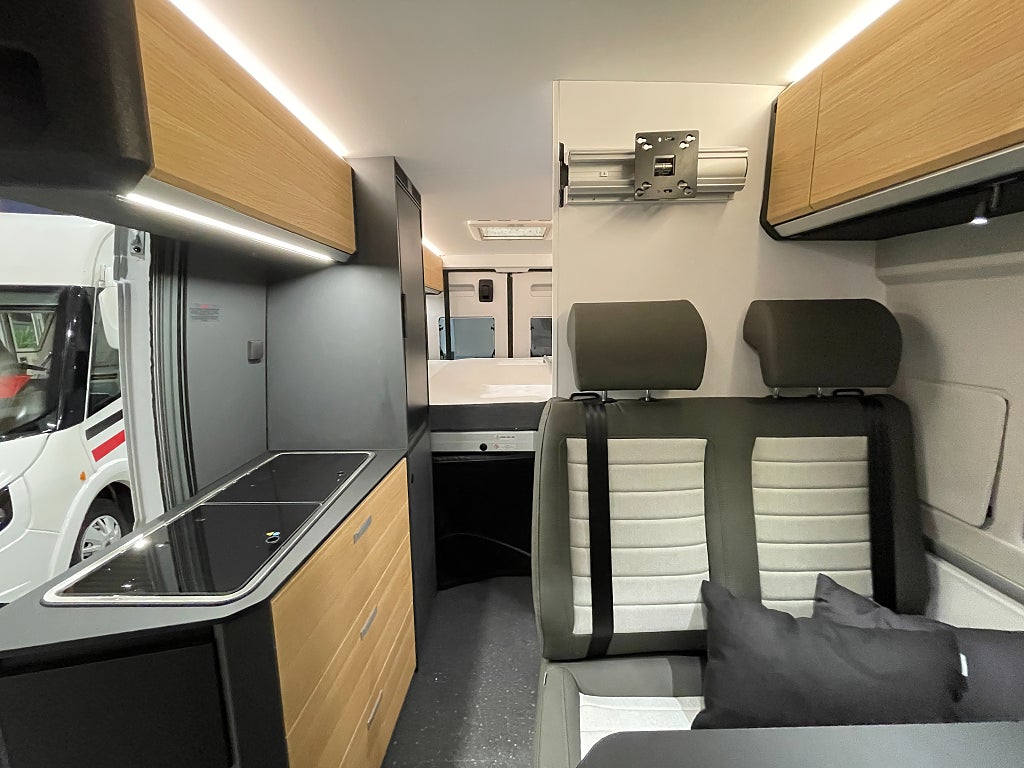 Adria Twin 640 SGX /Automat /höj & sänkbar säng/Multimedia/ - Adria