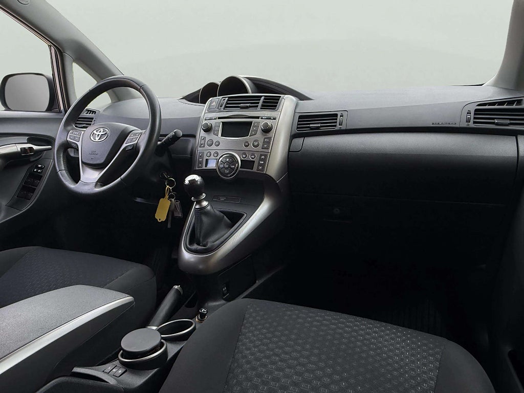 Toyota Verso 1.8 Valvematic 7 Sitsig Drag Ny besiktad - miniatyr 13