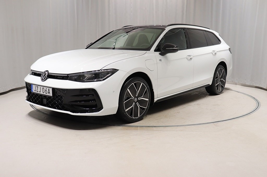 Volkswagen Passat eHybrid 272Hk R-Line Drag Lagerbil