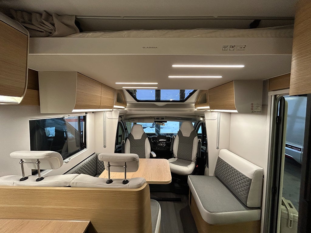 Adria Matrix 670 SL 60 Y /B-körkort/Taksäng/Automat/5 bältad - Adria