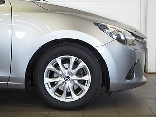 Halvkombi Mazda 2 8 av 21