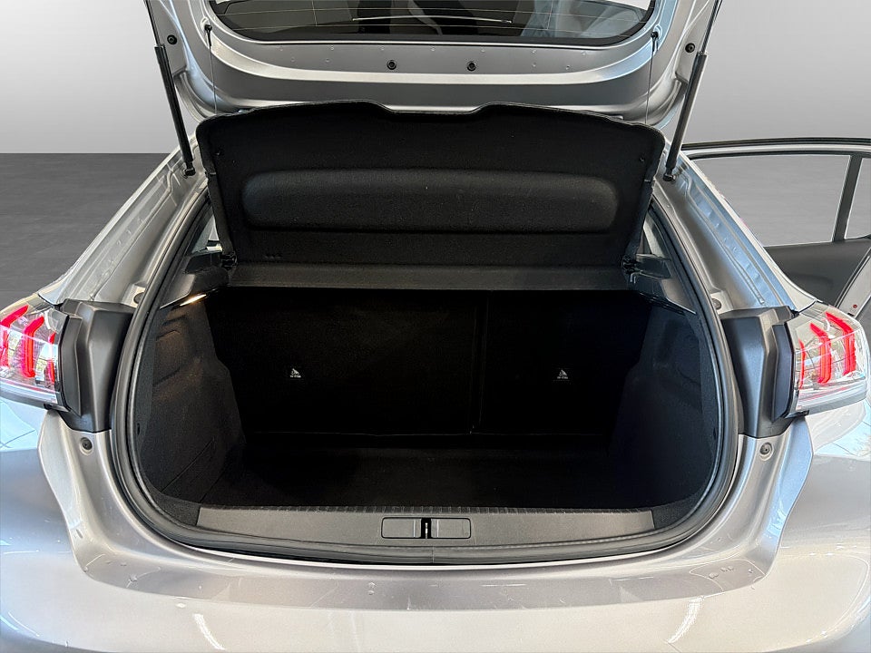 Bild på Peugeot E-208 Allure Pack 50kWh 136hk Aut B-KAMERA CARPLAY