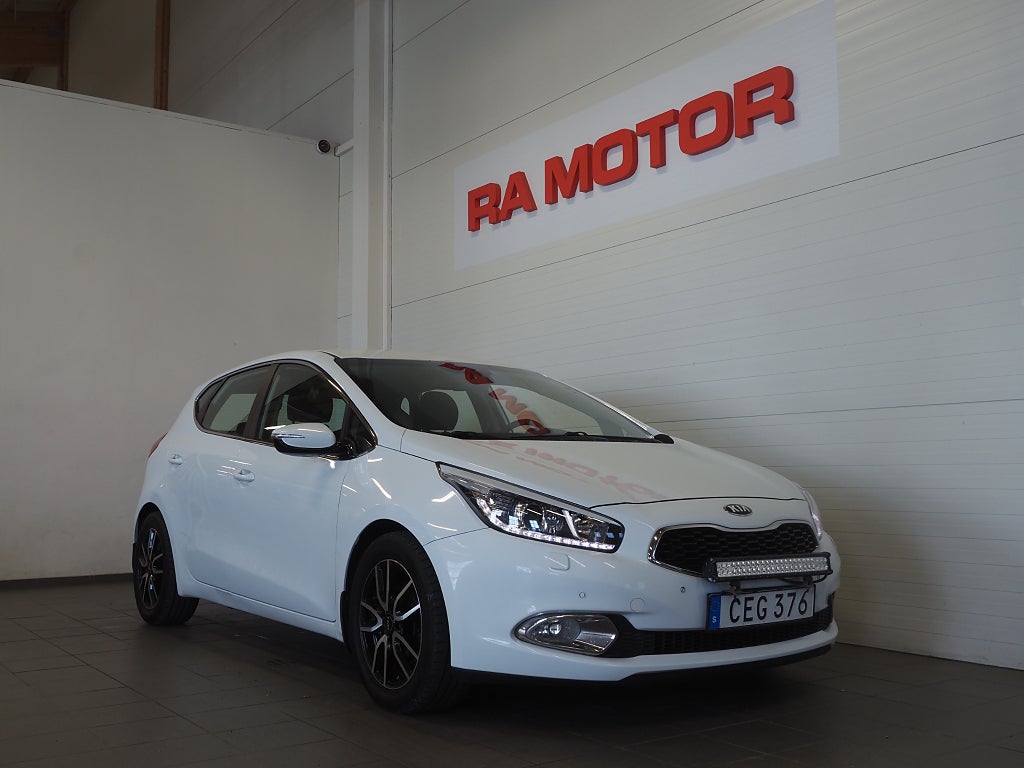 Kia Ceed cee'd 1.6 CRDi EX Comfort Motorvärmare P-Sensorer 2015