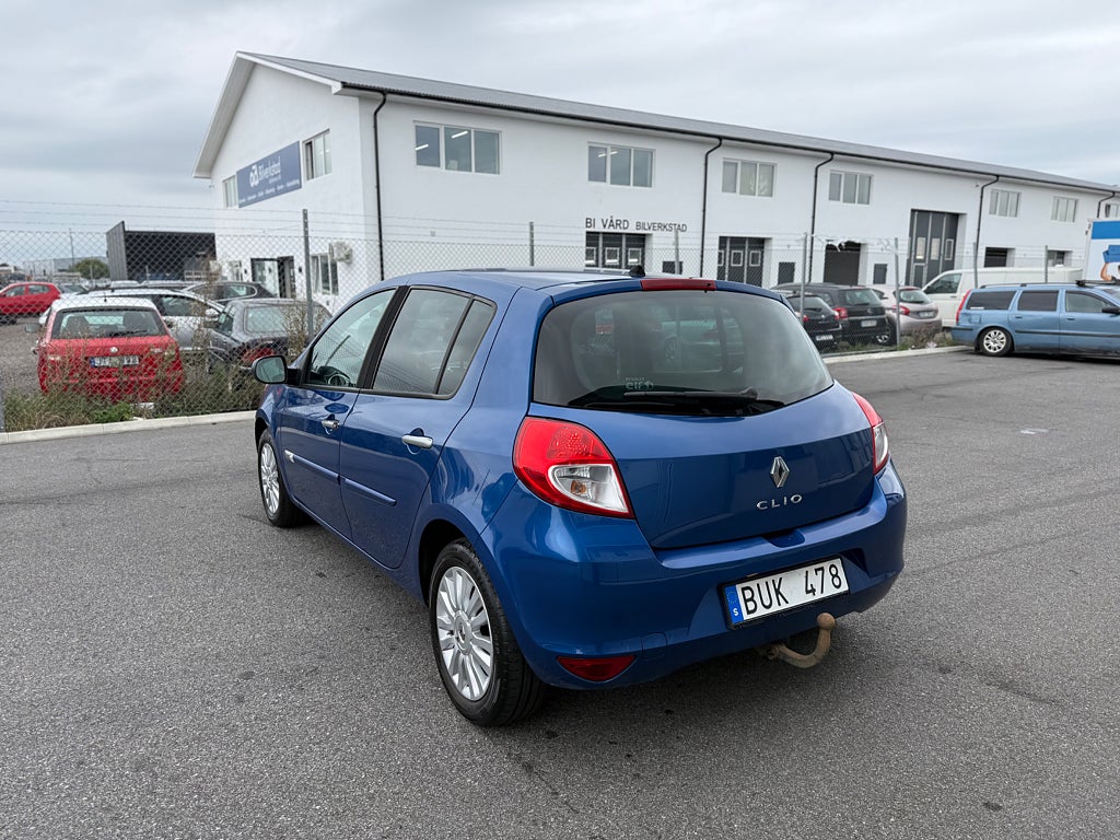 Renault Clio Renault Clio / / Låg Mil // 2 brukare / / Ny servad 