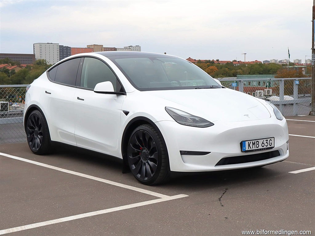 Tesla Model Y AWD Performance 534hk S/V-hjul Moms Drag