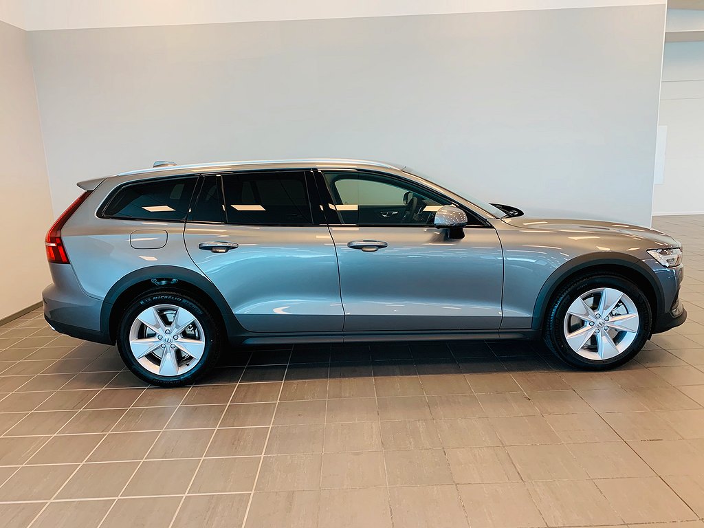 volvo v60 cross country d4 awd advanced edt - eskilstuna