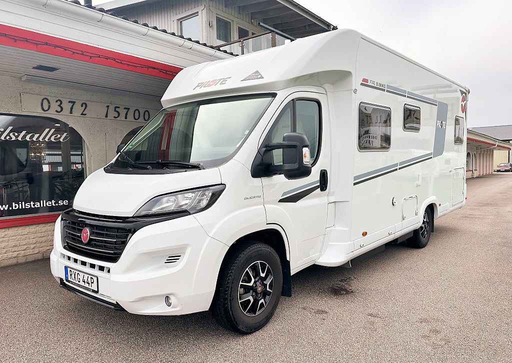 Pilote P 740 C Evidence *SÅLD* Aut Långbädd 140 Hkr Diesel 