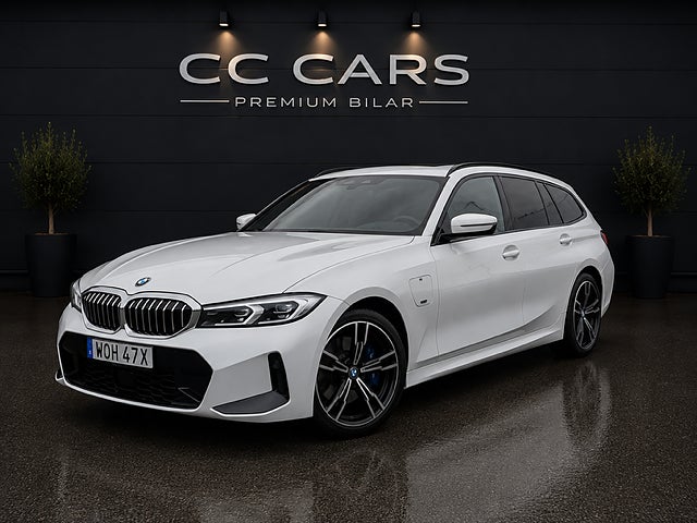 BMW 330e xDrive T Steptronic M Sport Pano