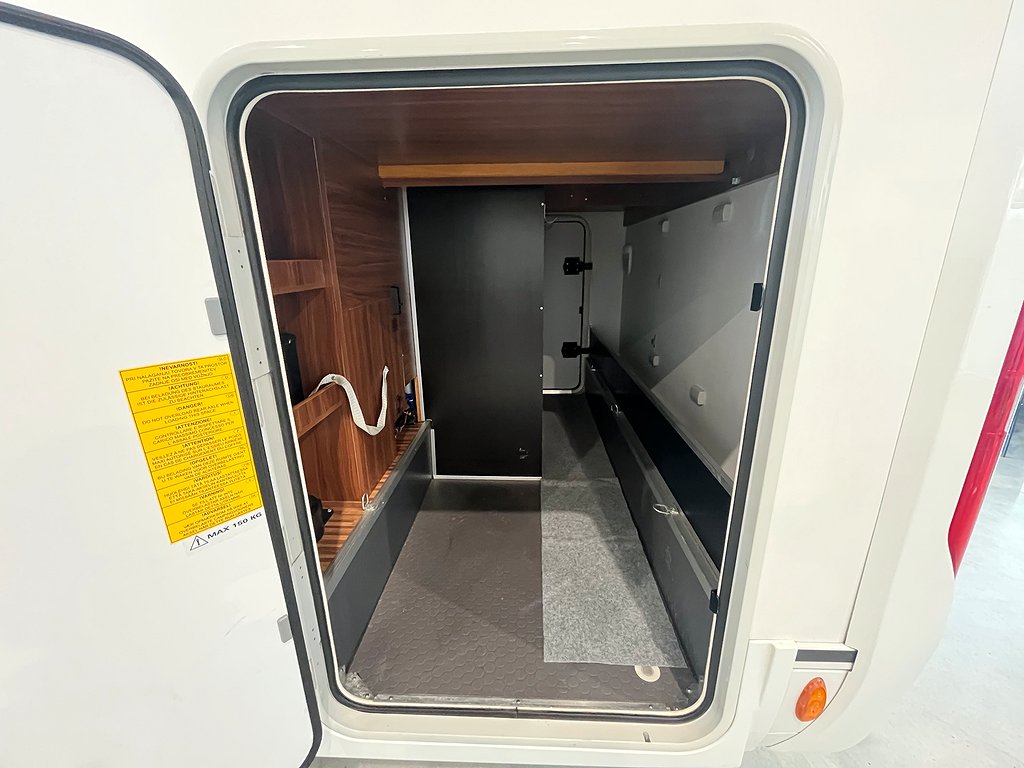 Adria Sonic Plus 700 SL / Automat 150hk / Solcell x2 / Ugn - Adria