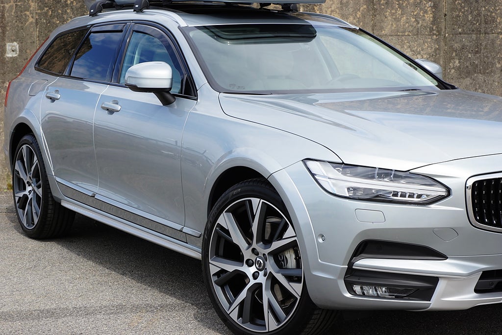 Volvo V90 Cross Country D5 AWD Inscription|800mil|B&W|360°|HuD|Pano|SA