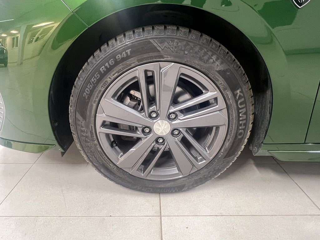 Peugeot 308 1.2 PT 130 EAT Euro 6 Sov Hjul Presentkort ICA 5000kr thumbnail