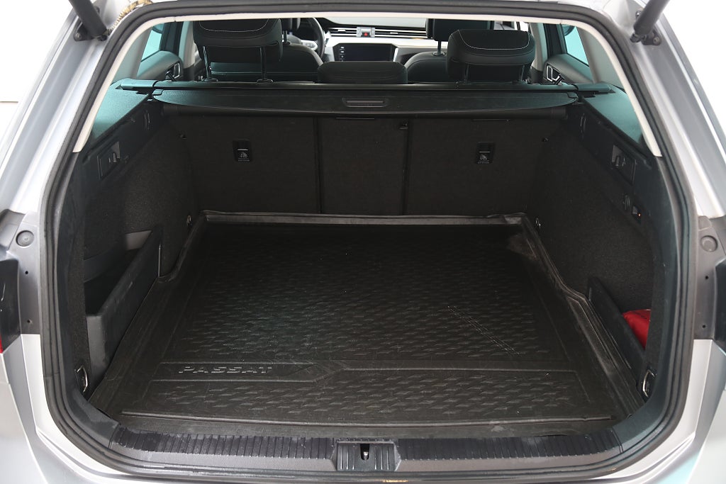 Volkswagen Passat Sportscombi GTE Executive Cockpit Panorama Värmare Drag 2020