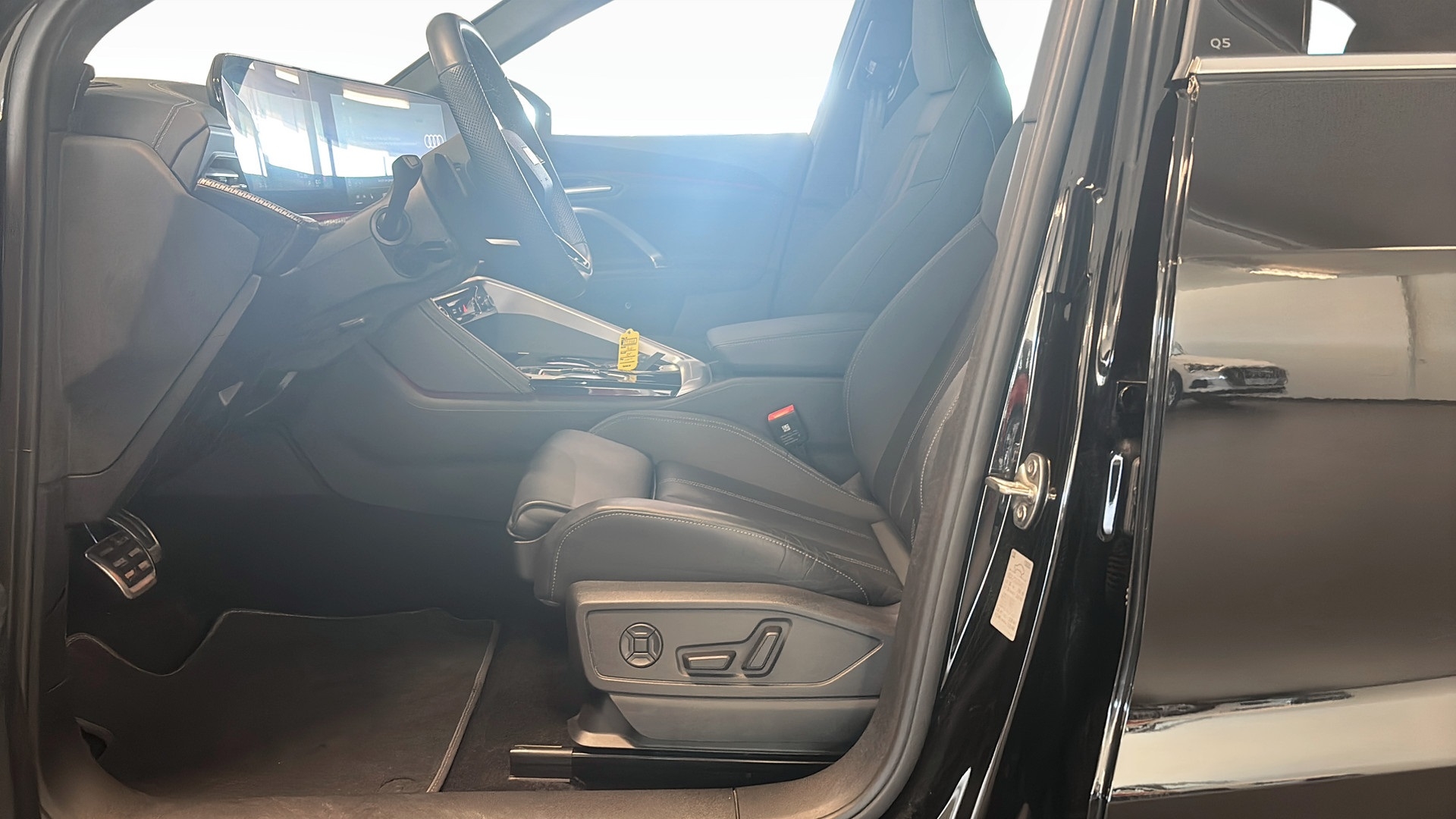 Audi Q5 Laddhybrid 367 HK S-line 2025, photo 2/10