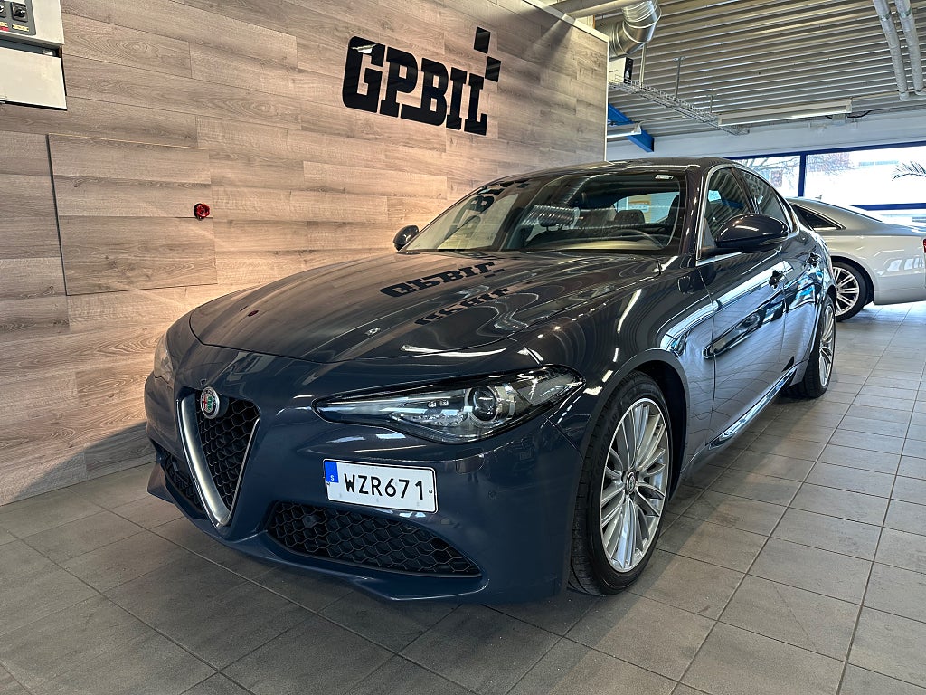 Alfa Romeo Giulia 2.2 JTD 180hk Super Navi | B-kamera | 12900mil