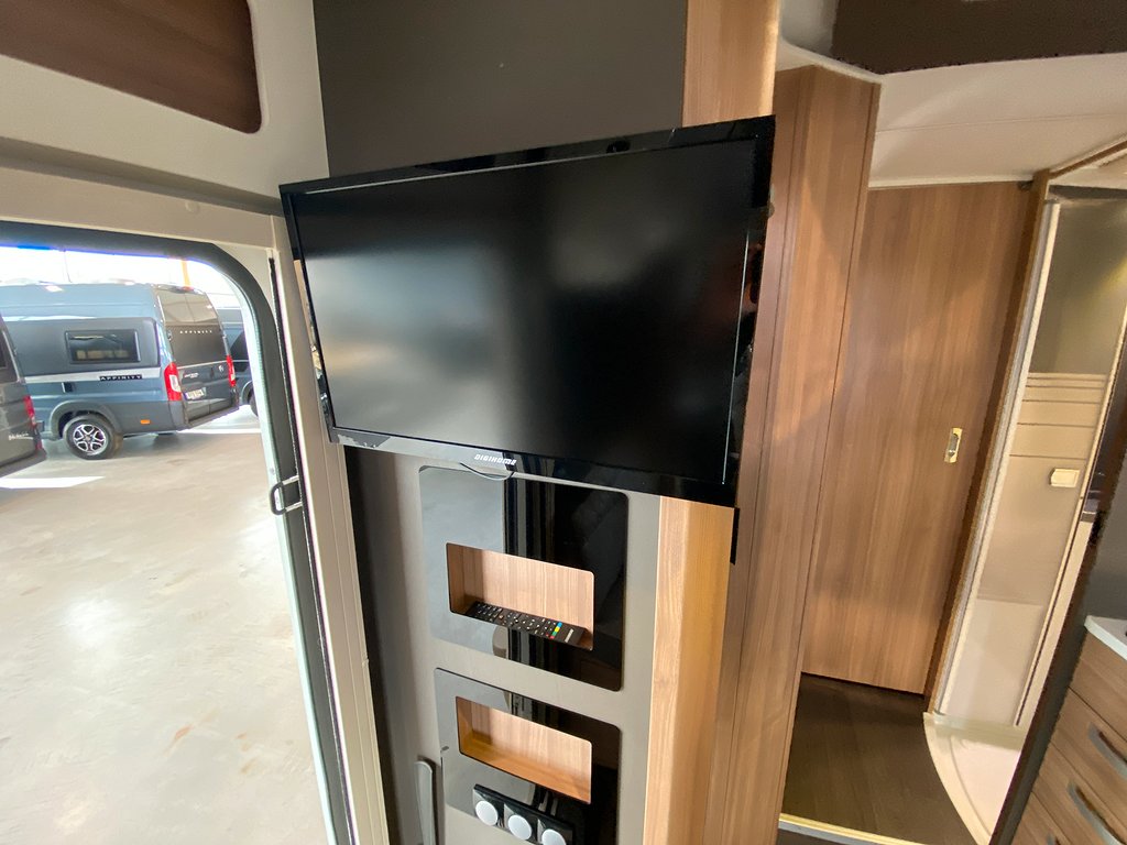 Adria Matrix Supreme 670 SC /Auto / ALDE / Solcell / Taksäng - Adria