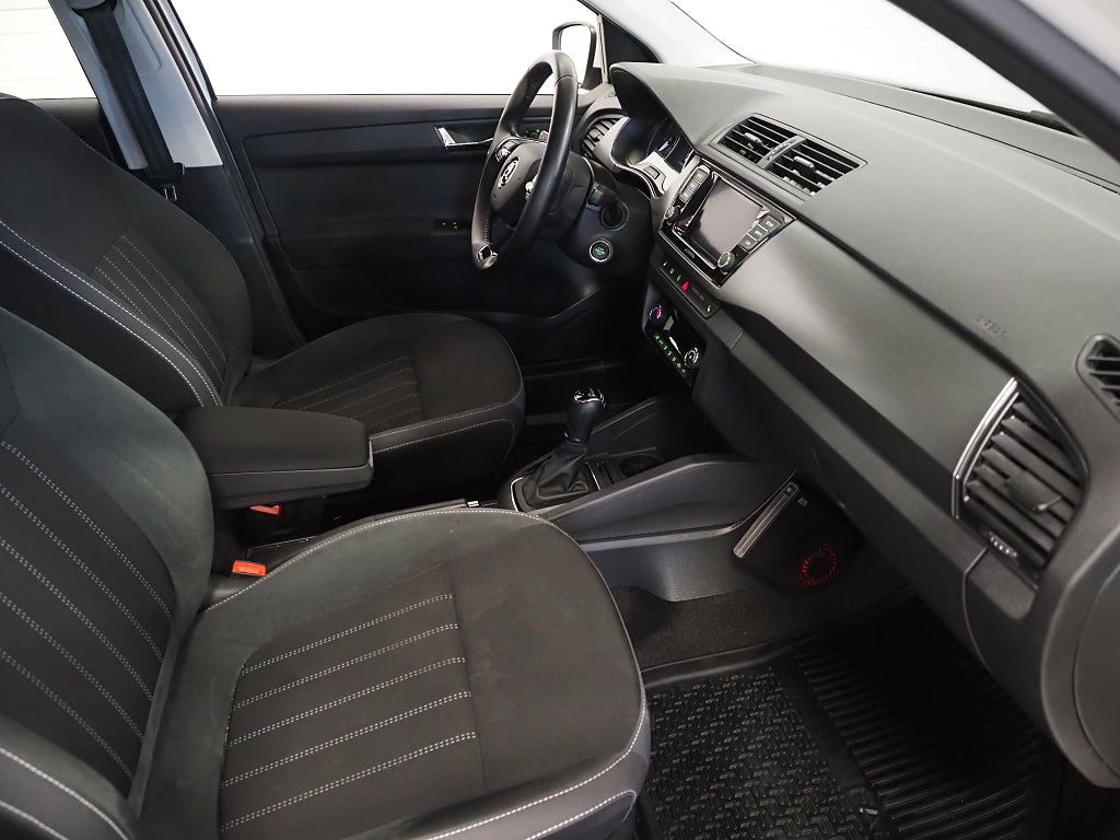 Skoda Fabia 1.0 TSI Style 95hk Motorvärmare Carplay P-Sensorer 2021