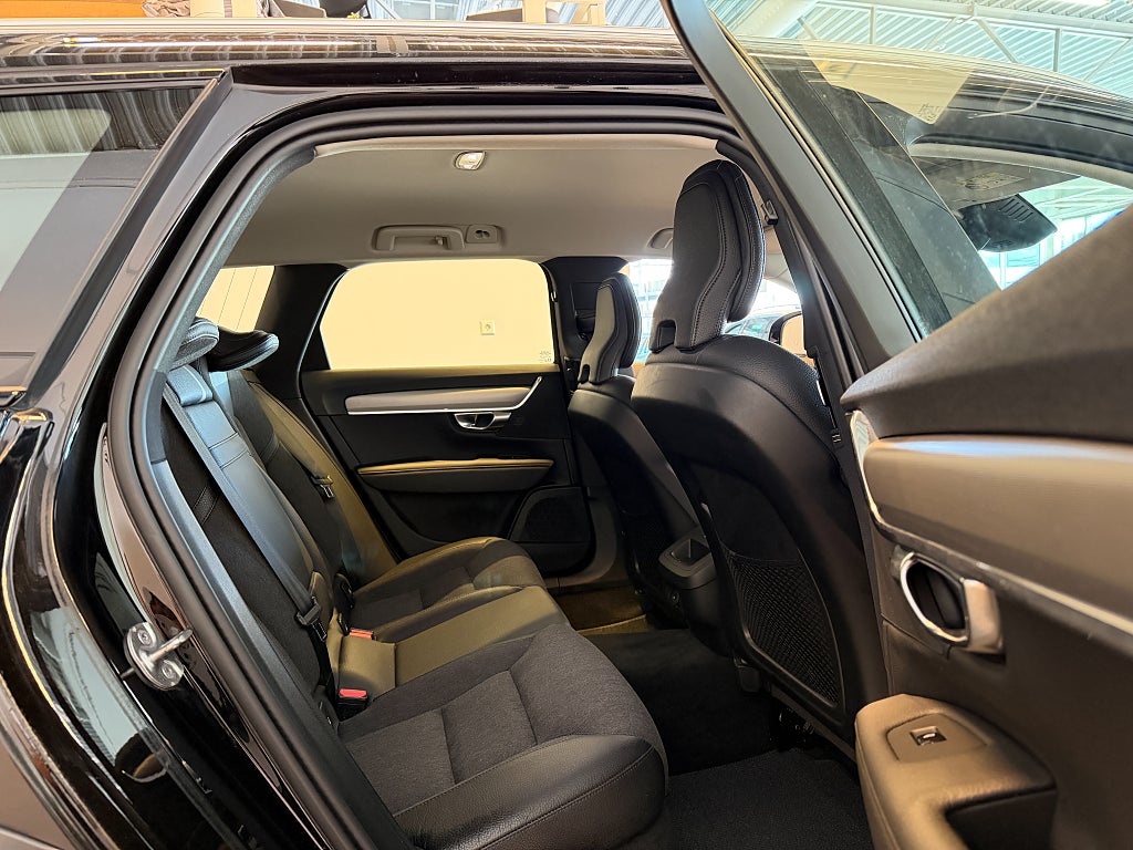 Volvo V90 Cross Country 2022 - miniatyr 8