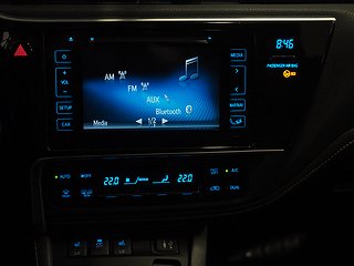 Halvkombi Toyota Auris 26 av 29