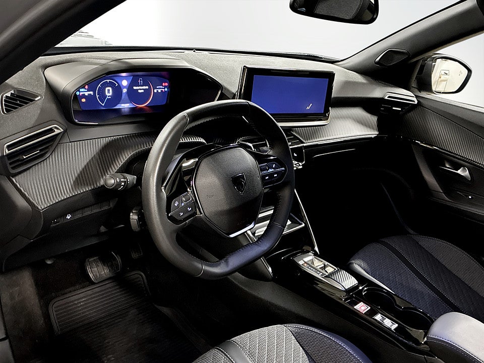 Bild på Peugeot 2008 Allure 1.2 PT 130hk B-KAMERA CARPLAY