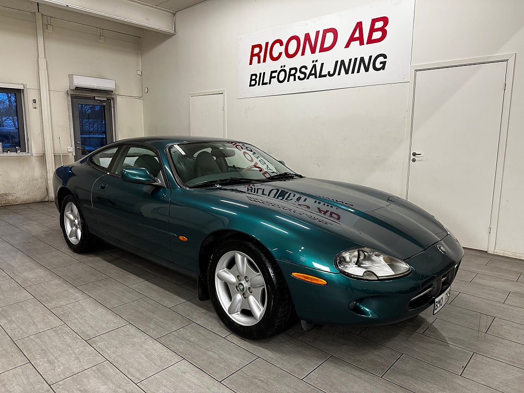 Jaguar XK 8 4.0 V8  Svensksåld Lågmil 2 ägare Mkt fin bil!