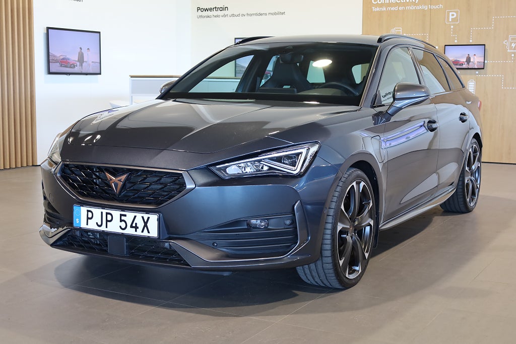 Cupra Leon Sportstourer e-Hybrid Drag Navi Kamera Cockpit CarPlay 2024
