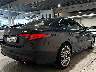 Alfa Romeo Giulia 2.2 16V Super Kamera Mvärm Skinn GPS SoV