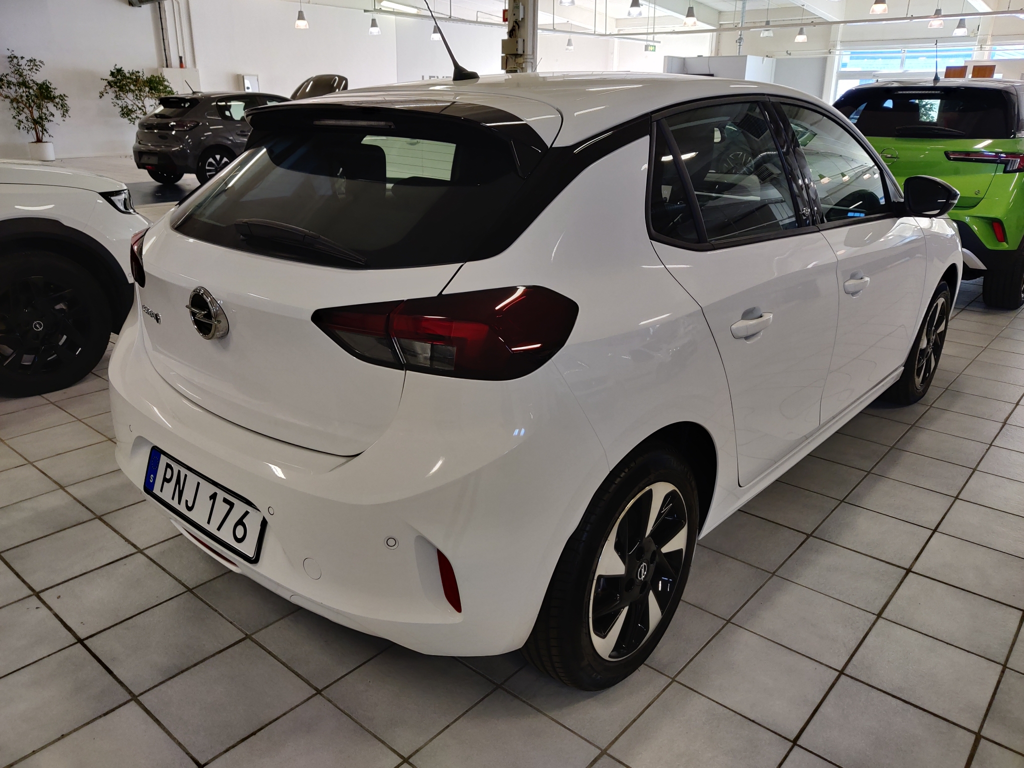 Opel Corsa-e E Design & Tech 50KWh 2023, bild 4/37
