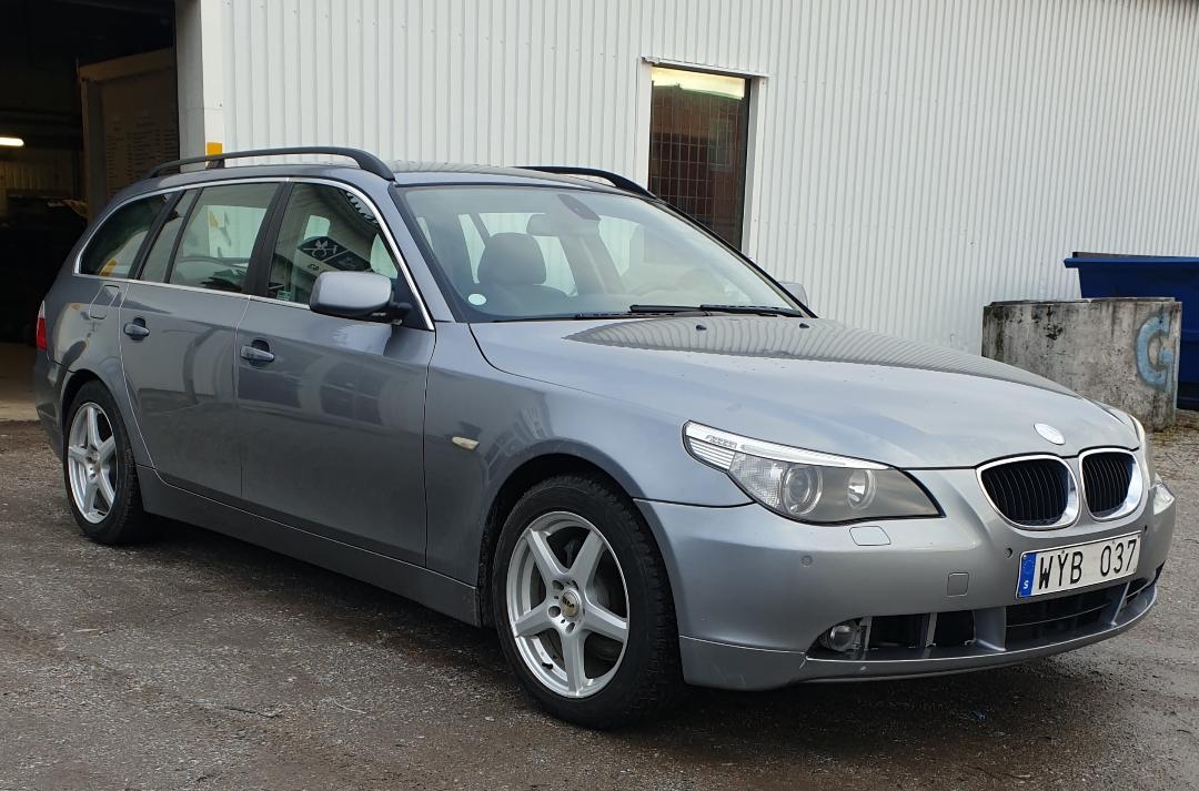 BMW 525 x i Touring 218hk 2005, kuva 2/37
