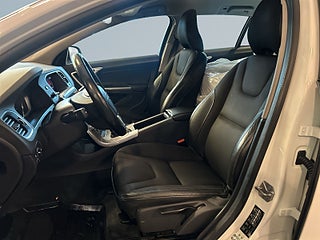 Volvo V60 D5 Twin Engine AWD Momentum Drag/MoK/S&V/Psens/Rattvärm – bild 13