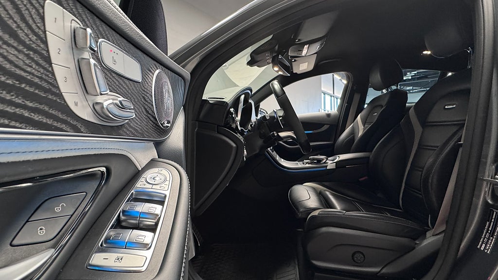 Mercedes-Benz GLC63 2019 - miniatyr 9