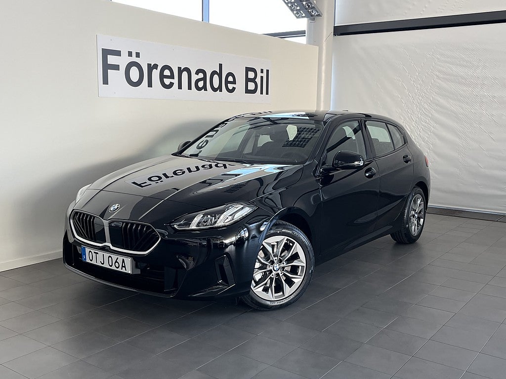 BMW 120 Automat Park Assist Backkamera 17" fr. 3795 kr/mån