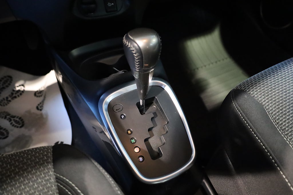 Toyota Yaris Hybrid e-CVT Active Kamera Blåtand Nyservad 2017