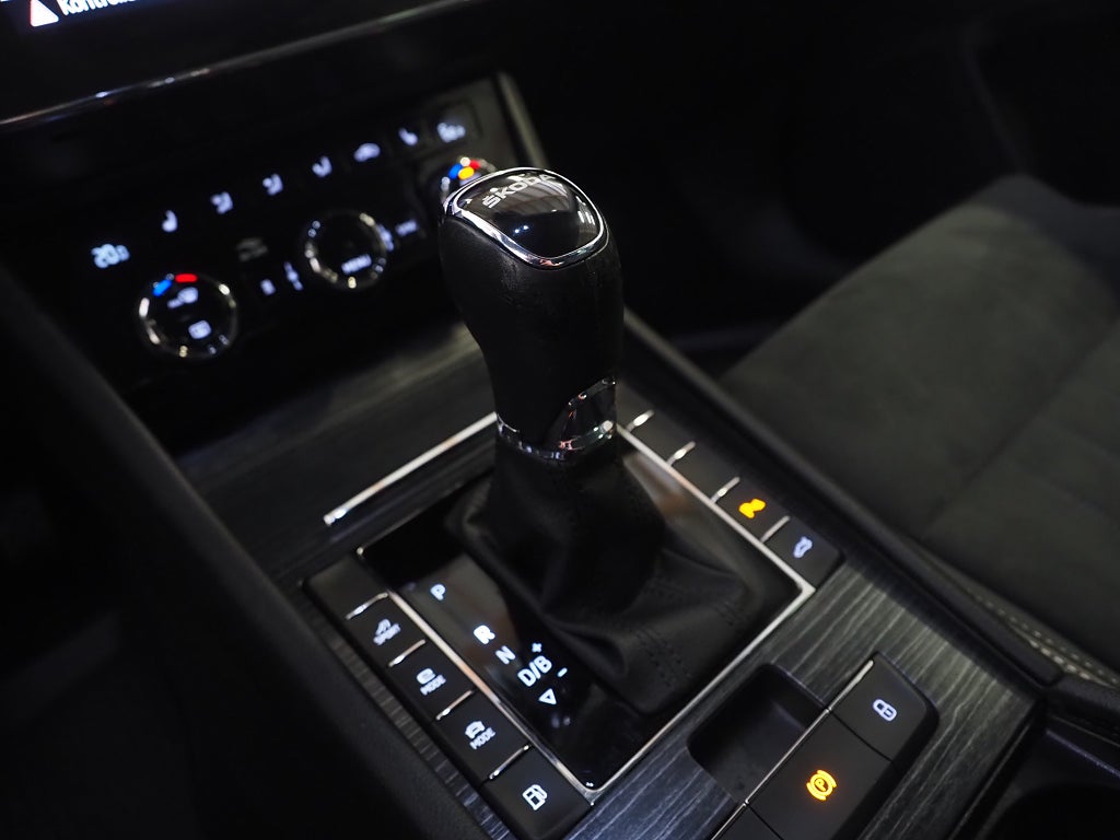 Skoda Superb iV 1.4 TSI iV 218hk Style | Drag | Värmare | Cockpit | 2023