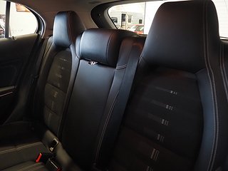 SUV Mercedes-Benz GLA 16 av 21