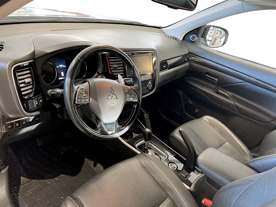 Bild på Mitsubishi Outlander Business 2.0 150hk Aut 4WD - 7-SITS, B-KAMERA