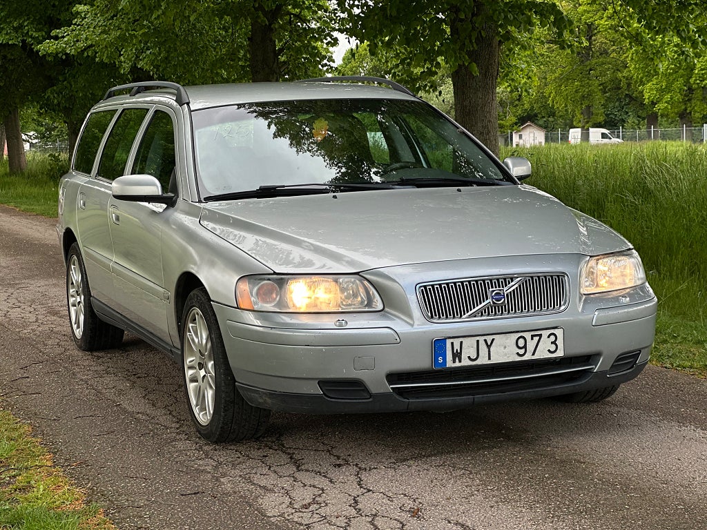 Volvo V70 2.4 Business Svensksåld, Ny besiktigad, Dragkrok, 
