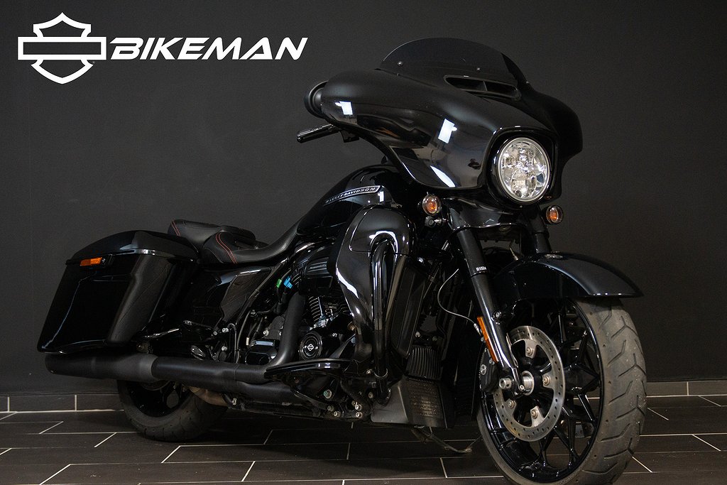 Harley-Davidson FLHXS | STREET GLIDE SPECIAL | 3,95% | Vance and Hines 