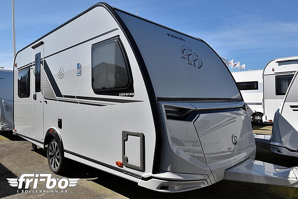 Knaus 450 FU Südwind 60 Years, Dubbelbädd