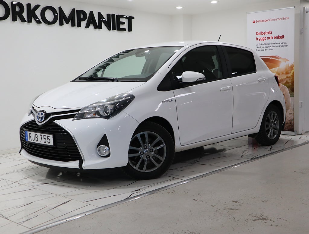 Toyota Yaris Hybrid e-CVT Active Motorvärmare Kamera Keyless MOMS