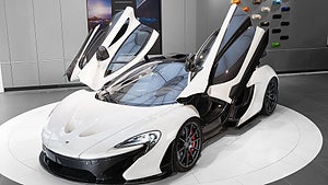 McLaren P1 har en V8-motor som får hjälp av en elmotor. 