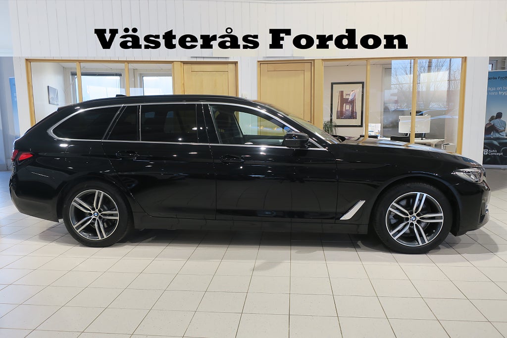 BMW 520d xDrive Värmare Drag Läder M-Ratt Adaptiva LED MOMS