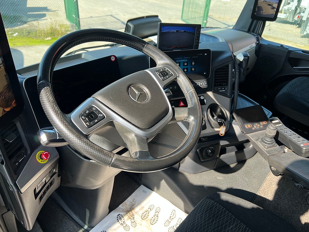 Mercedes-Benz Arocs 3251 Tridem Lastväxlare, Fullt Plogutrustad