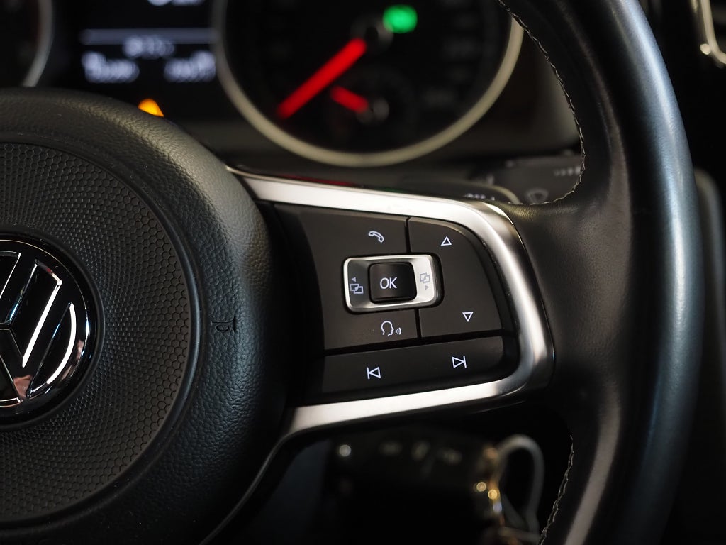 Volkswagen Golf SC TSI 150hk R-Line |Drag|Värmare|Dynaudio| 2018