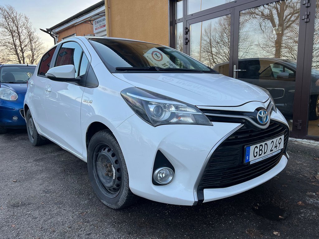 Toyota Yaris Hybrid e-CVT Active Euro6 Nybes/Avb:-1077 kr/mån