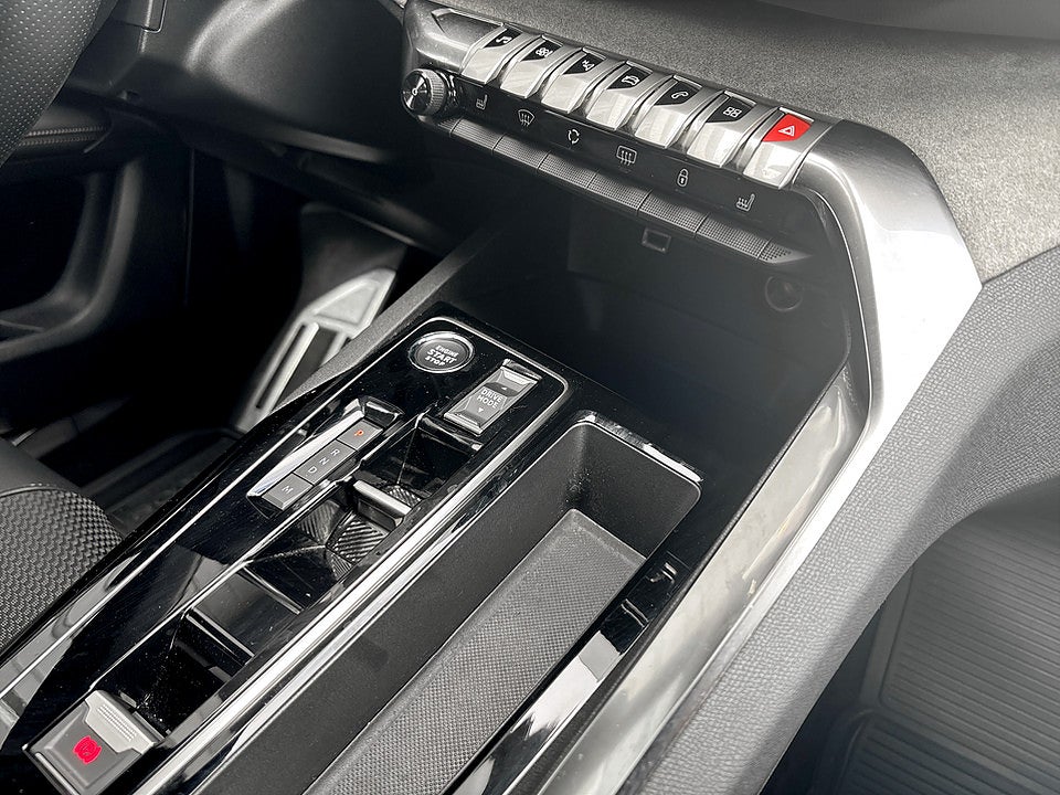 Bild på Peugeot 5008 GT 1.2 PT 130hk Aut 7-SITS B-KAMERA CARPLAY