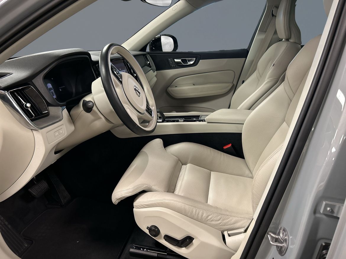 Volvo XC60 T6 AWD Plus Dark Edition 2025, bild 7/10