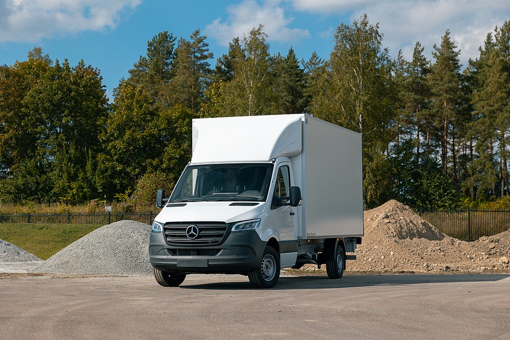 Mercedes-Benz eSprinter 420  (Lagerbil) 18 kubik skåp