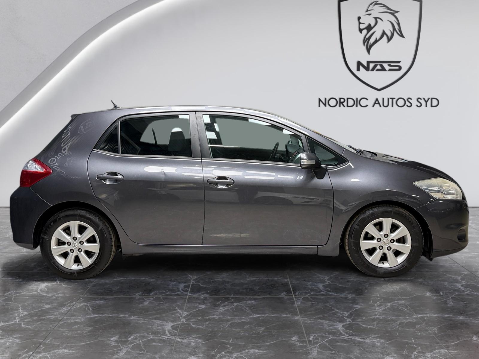 Toyota Auris 2011, bild 7/10