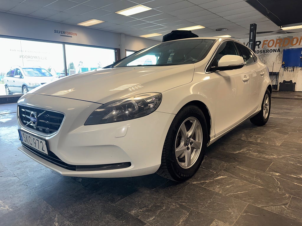 Volvo V40 D2 Powershift Momentum NYKAMREM/Nyserv