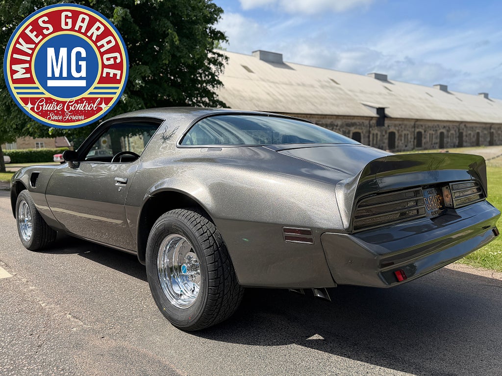 Pontiac Trans Am FRÄN & BUSIG BIL MED TRIMMAD 6.6L V8 & 4-VXL MANUELL!